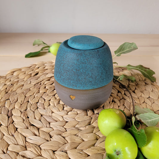 Pet memorial urn - small size, ideal for small dogs and cats - cherish their memory.