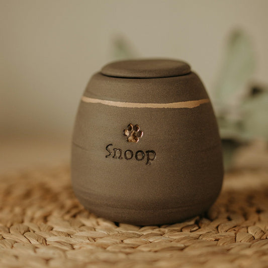 Customized ceramic pet urn - gray with gold accent - medium size (800 ml) - sentimental keepsake.