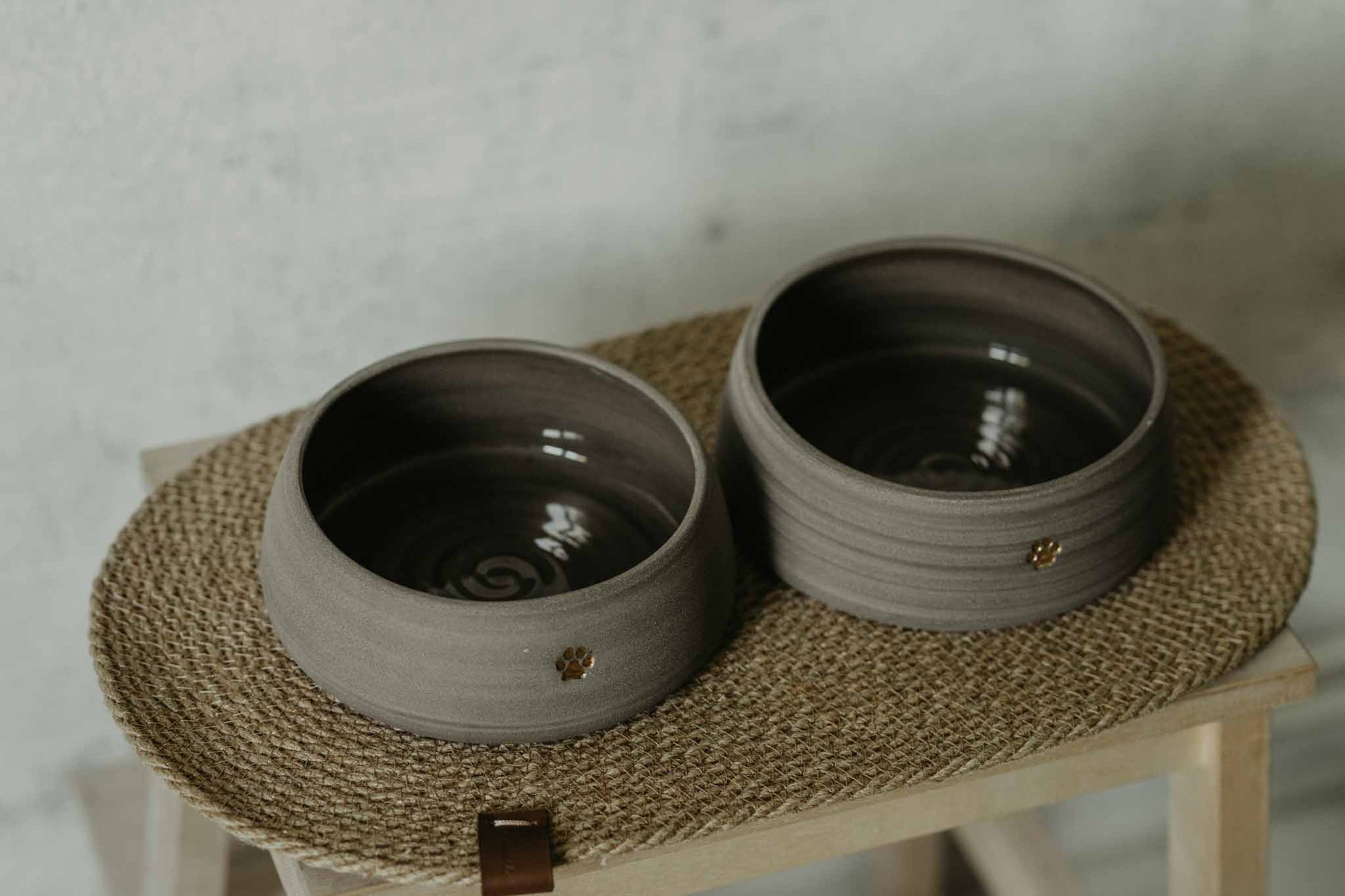Premium ceramic pet bowls - 16 cm height, 5 cm diameter - durable and elegant design.